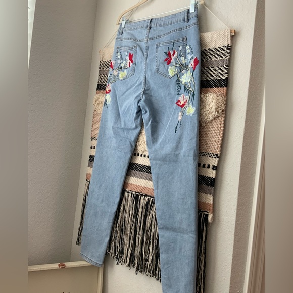 Shein flowered women’s denim - Picture 1 of 5